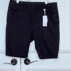 Lane Bryant essential stretch Bermuda shorts size 18 black NWT High waste